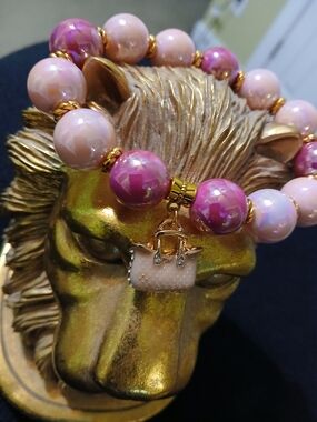 Pink Marble Beaded Bracelet with Gold-Tone Mini Bag Charm